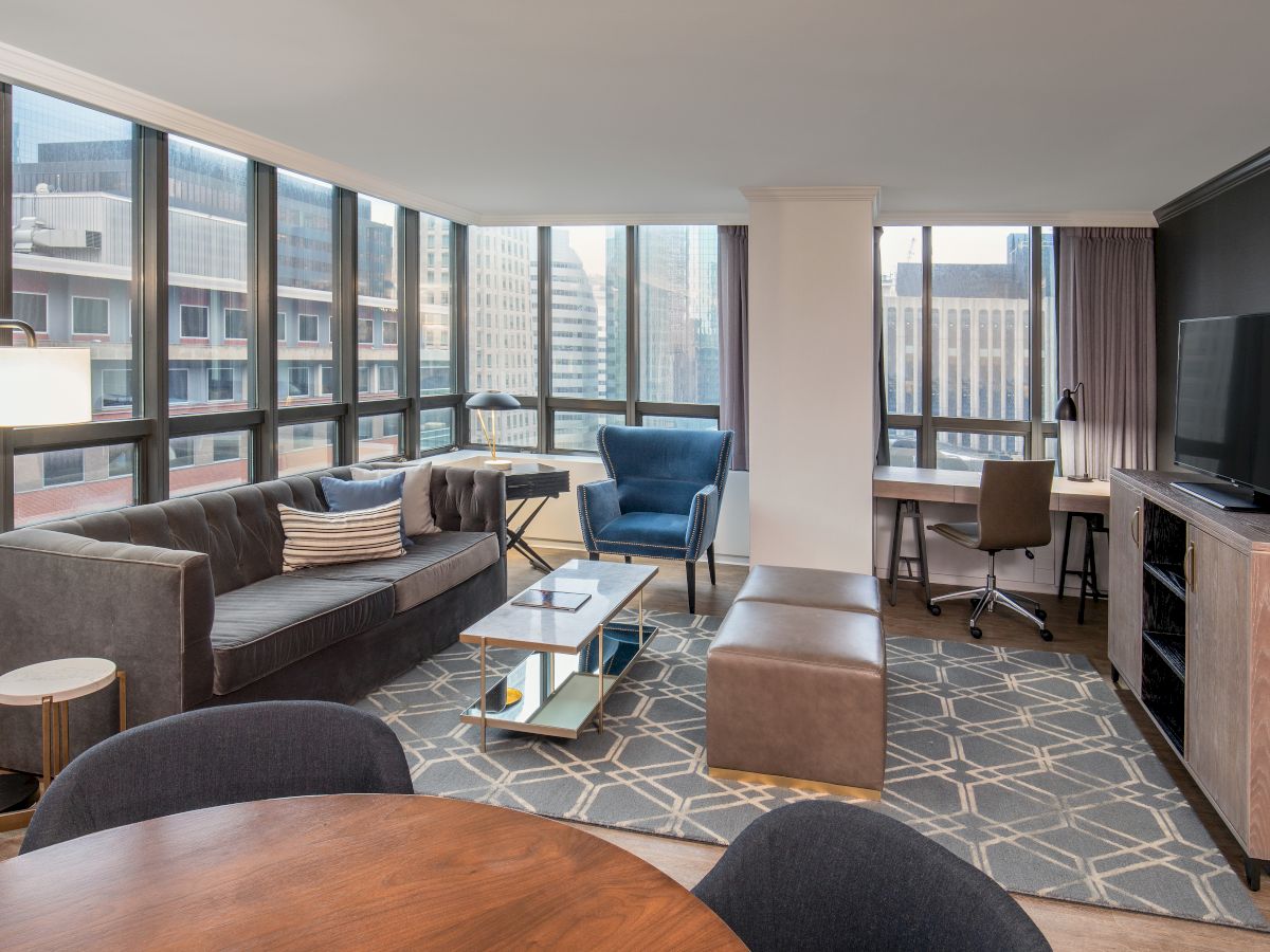 Downtown Minneapolis Luxury Suites - Marquette Hotel