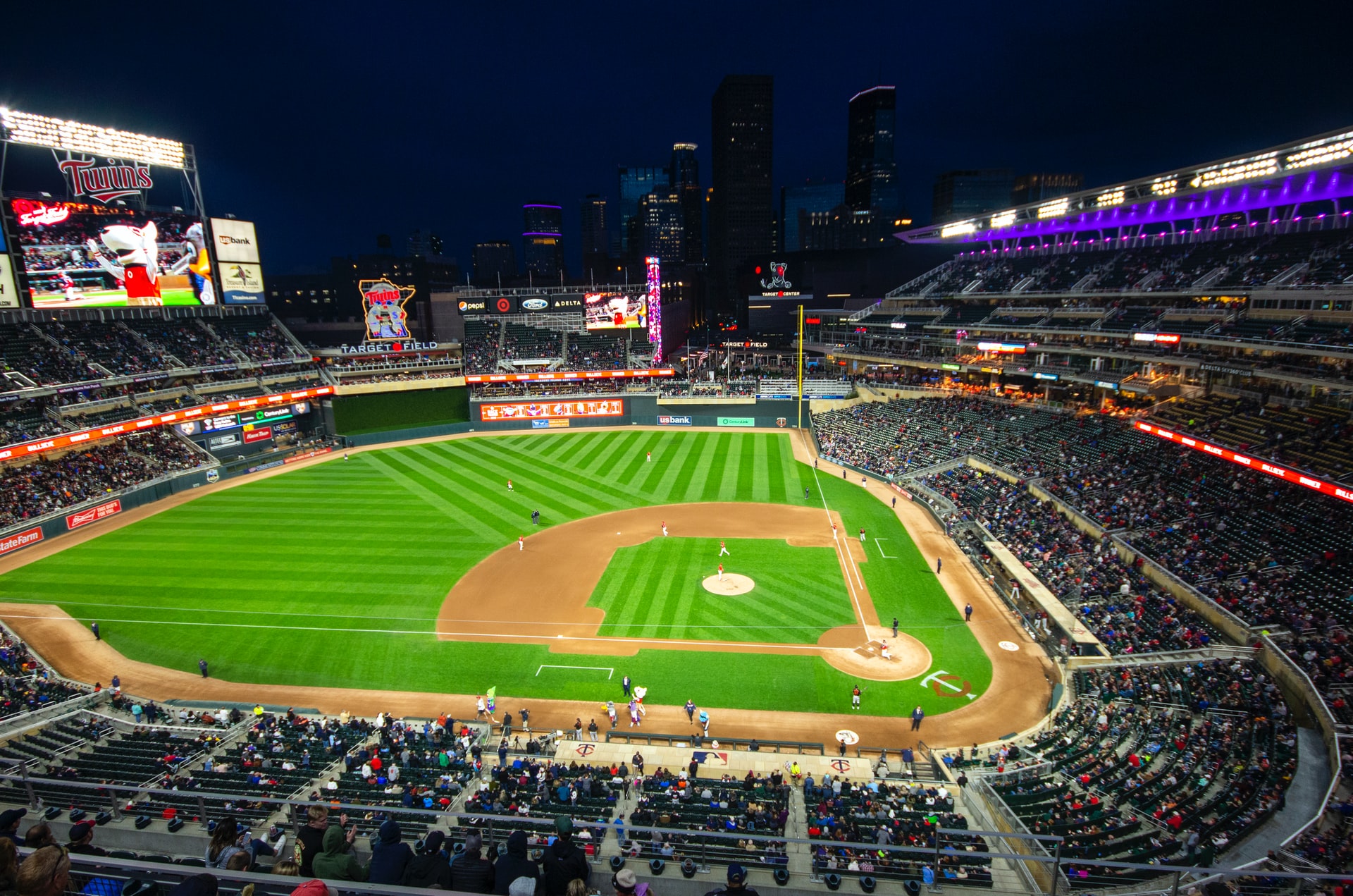 Target Field provides Minnesota Twins a beautiful stadium - The Walking  Tourists